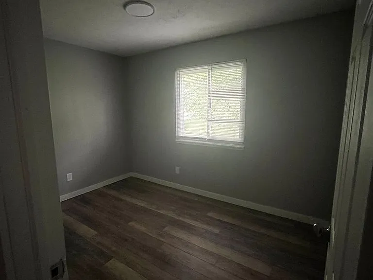 Parkway Apartments — Photo 24