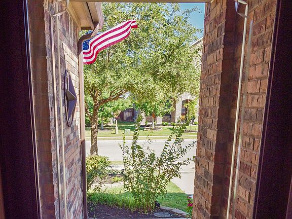 4th image of 1413 Bovina Dr