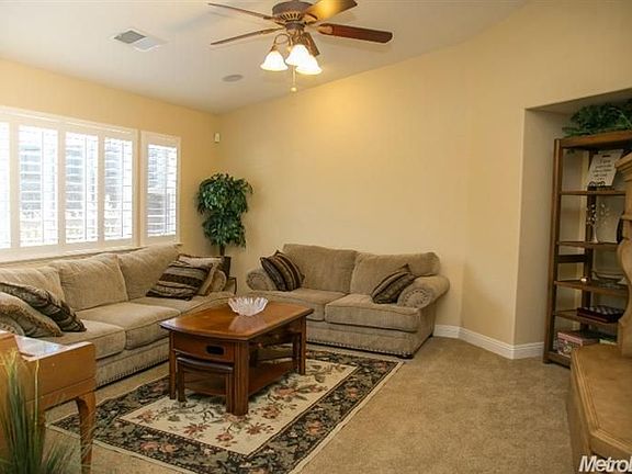 4th image of 401 Basil Ct