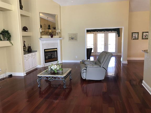4th image of 210 Juniper Creek Dr