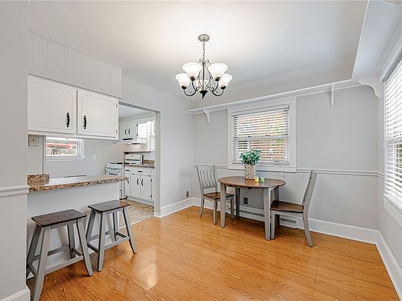 4th image of 412 Vine St