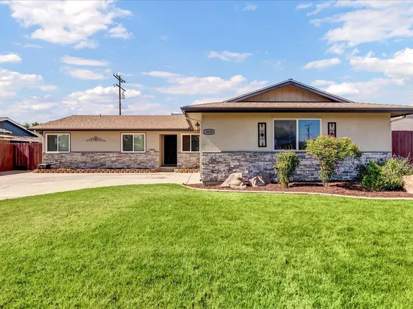 3028 W Laura Avenue, Visalia, CA 93277
