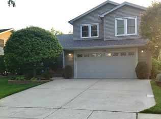 690 Schooner Ln, Elk Grove Village, IL 60007