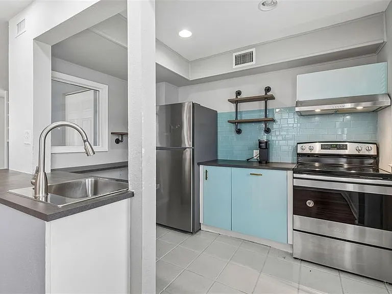 601 Swann Dr — Photo 9