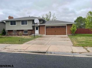 2025 Cheyenne Dr, Scottsbluff, NE 69361