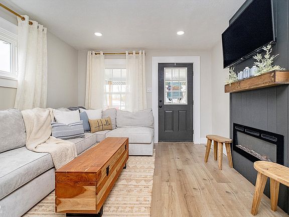 4th image of 4719 Evanston Ave
