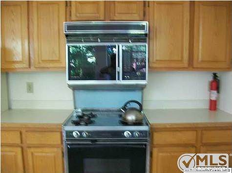 4th image of 1041B Canterbury Dr