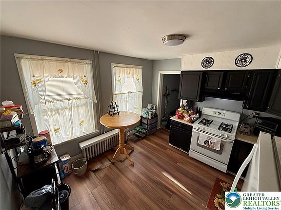 5th image of 1401 E 5th St