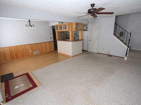 4th image of 14 Surrey Ct #14