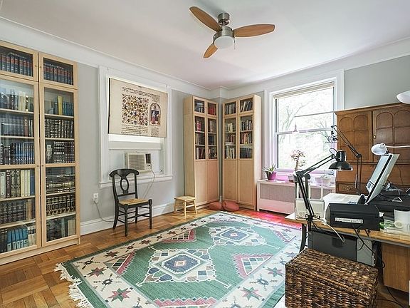 4th image of 300 W 108th St APT 4D
