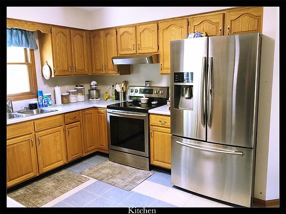 2nd image of 846 E Meadowlands Dr