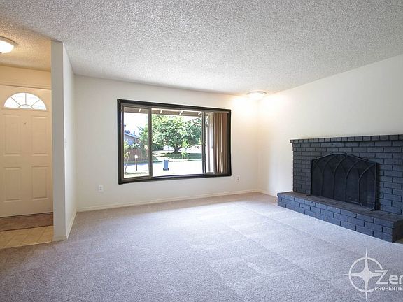4th image of 809 NE 122nd Ave