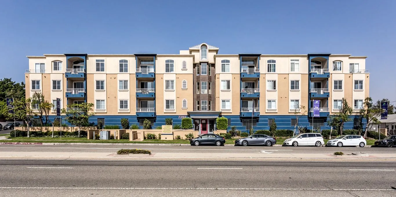 Lido Apartments - 7393 W Manchester Ave — Photo 4