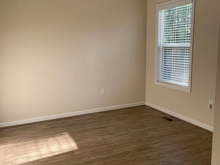 395 Shorewood Dr — Photo 15