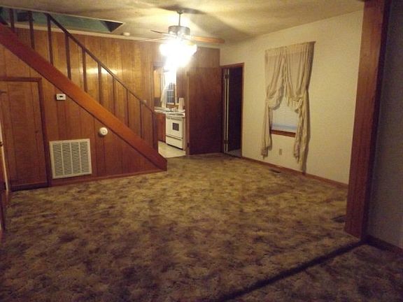 4th image of 102 Henry St