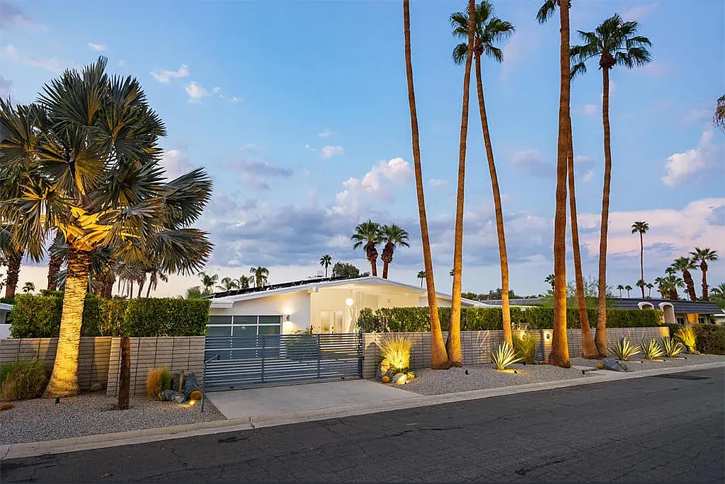 1160 E Marion Way — Photo 3