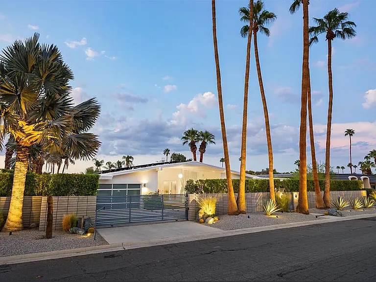 1160 E Marion Way — Photo 3