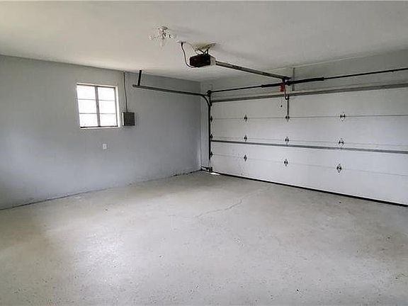 4th image of 80 Turner Dr