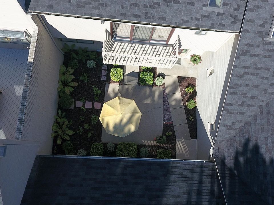 2nd image of 42668 Elizabeth Pl