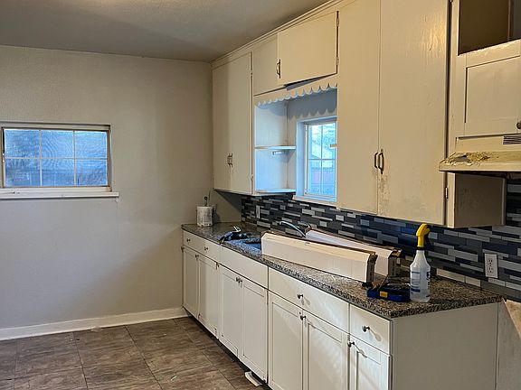 5th image of 1639 Thorain Blvd