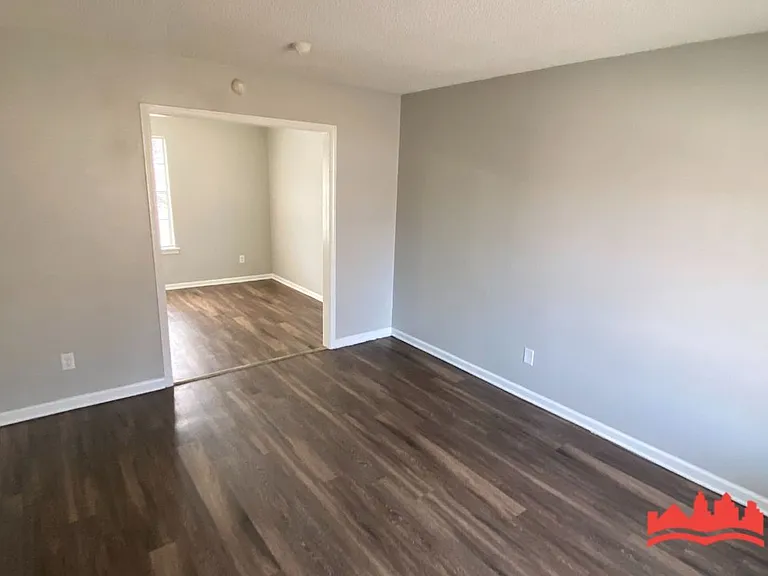 1271 Chickamauga Ave — Photo 2