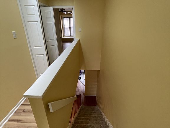 Upper hallway between both bedrooms