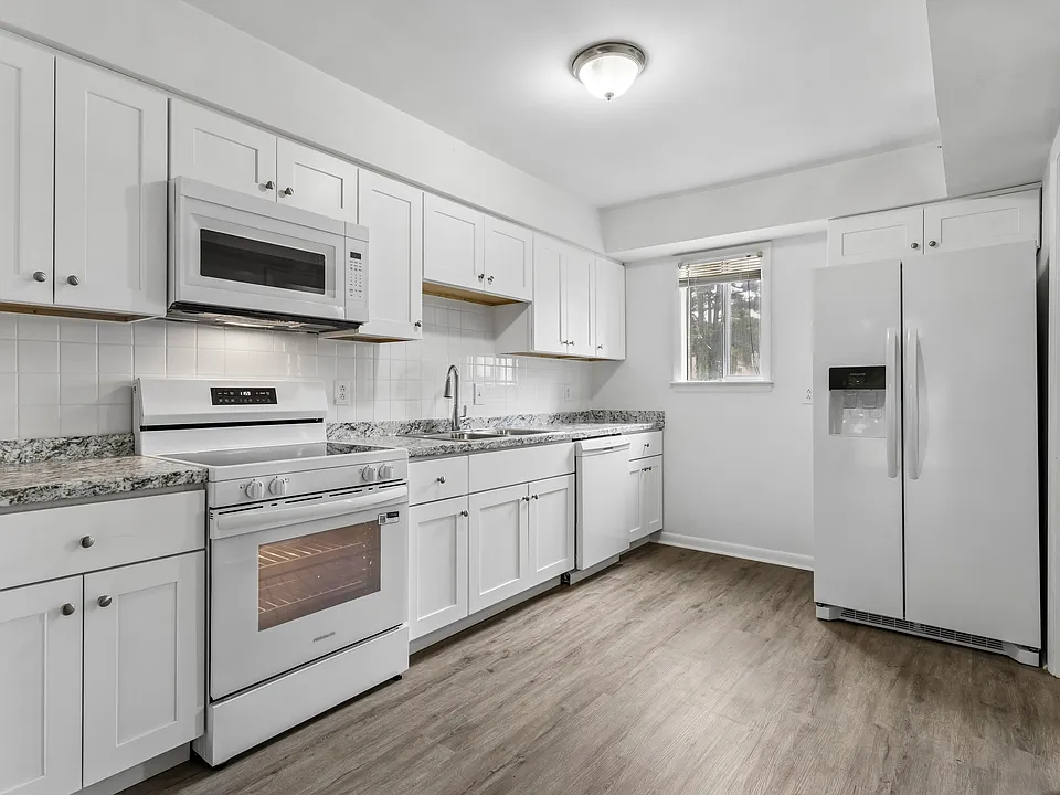1225 Glyndon Dr