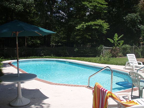 3rd image of 411 Barfield Dr