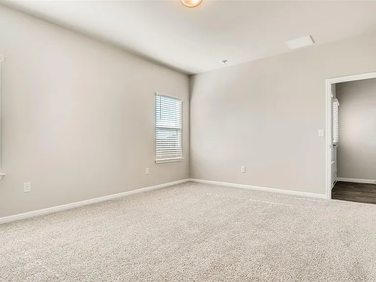 121 Freedom Park Ave — Photo 13