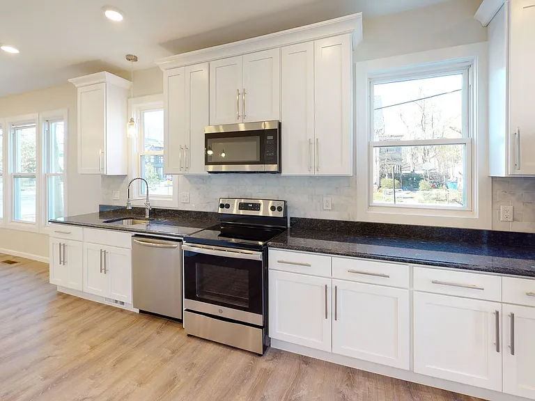 365 Winthrop Ave — Photo 3