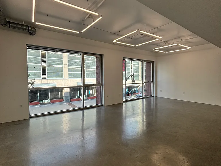 285 W 6th St #104 — Photo 6