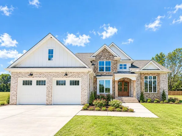 1050 Baylee Cir, Lawrenceburg, TN 38464