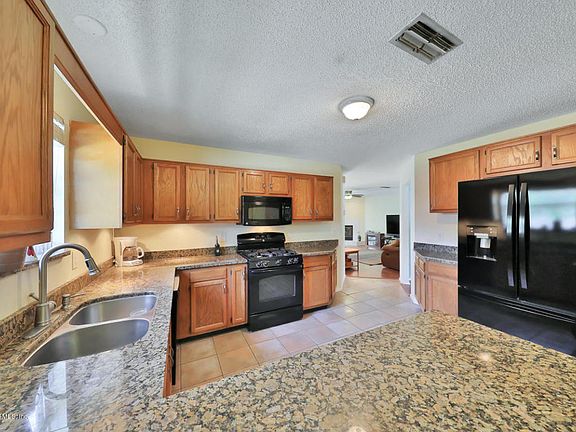3rd image of 1206 Palm Dr