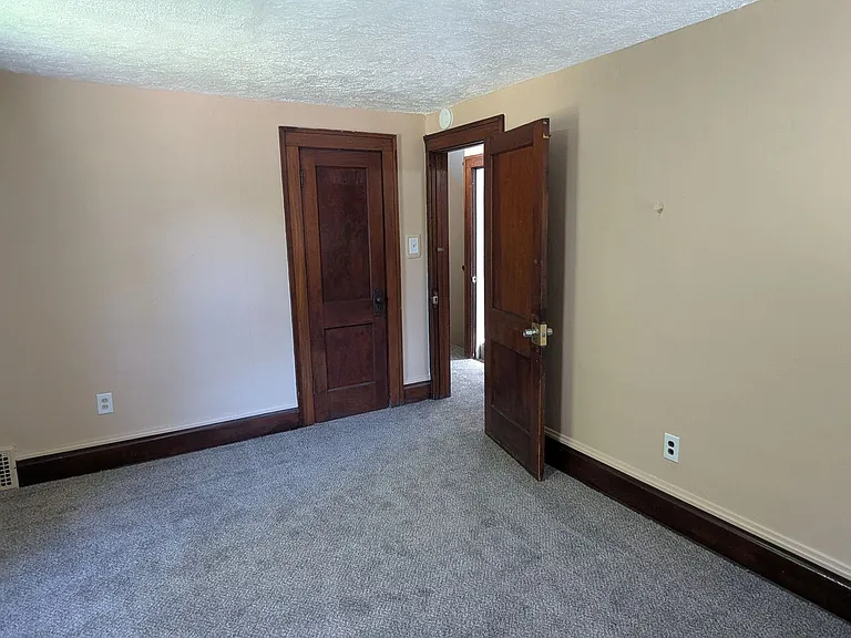 443 W Thornton St — Photo 25
