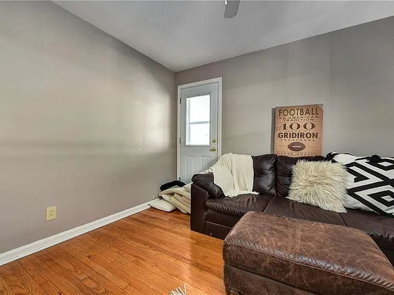 2284 Lakeview Ave #UP — Photo 10