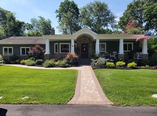 6 Oakton Ave, Oakdale, NY 11769