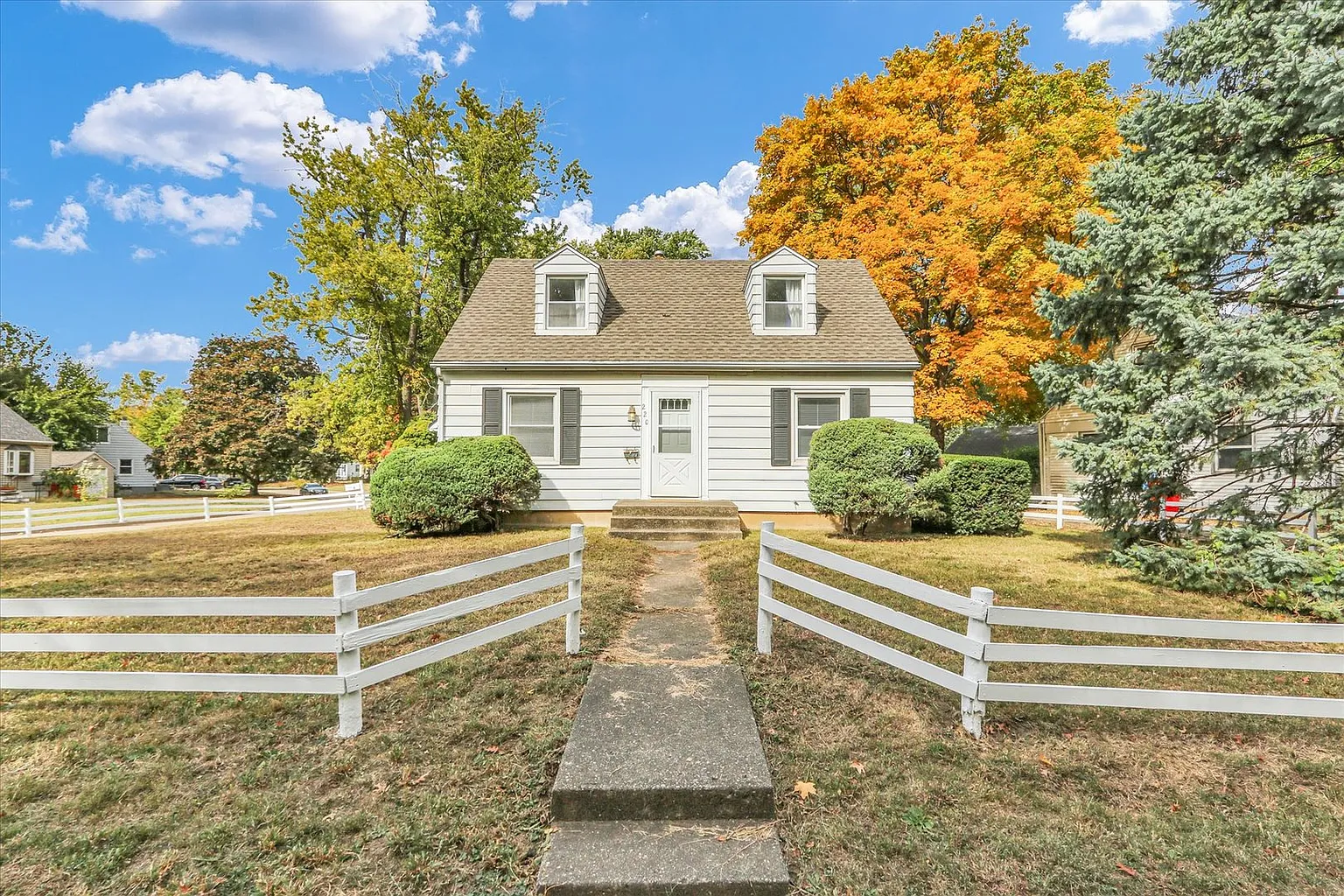 220 Arcadia Dr photo 1