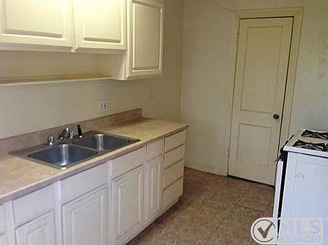 5th image of 415 Meadowbrook Dr