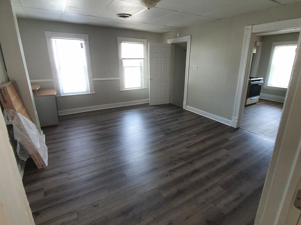 1st image of 440 Huron St Unit 1