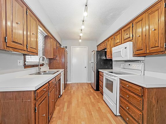4th image of 10174 Edelweiss Cir