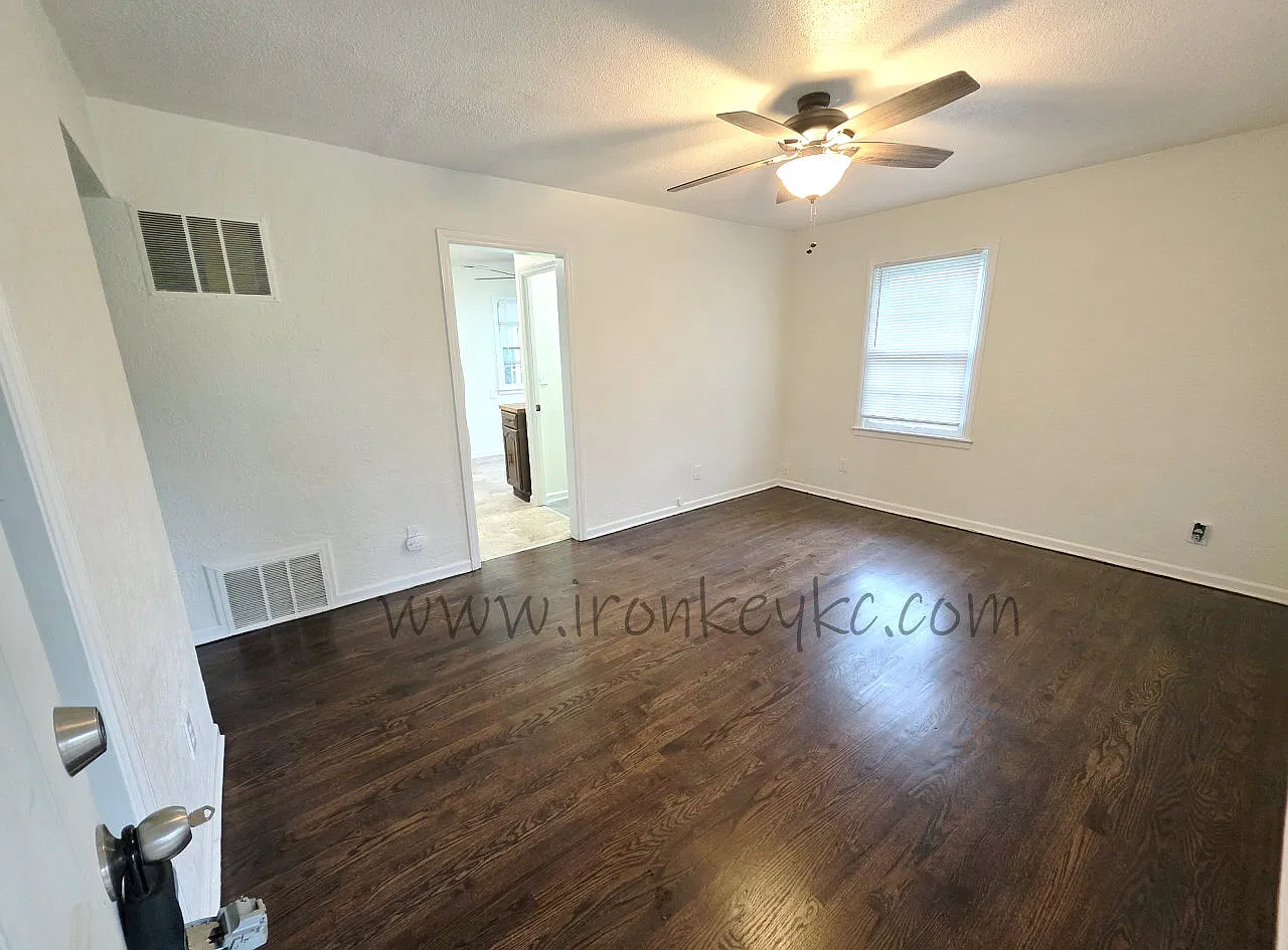 2 bed, 720 sqft, $1,350 — Photo 3