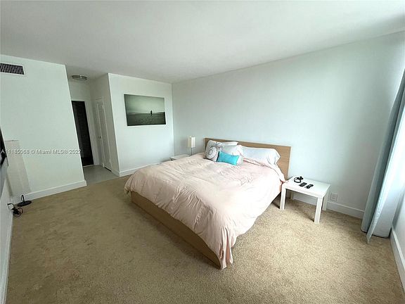 4th image of 1000 West Ave APT 403