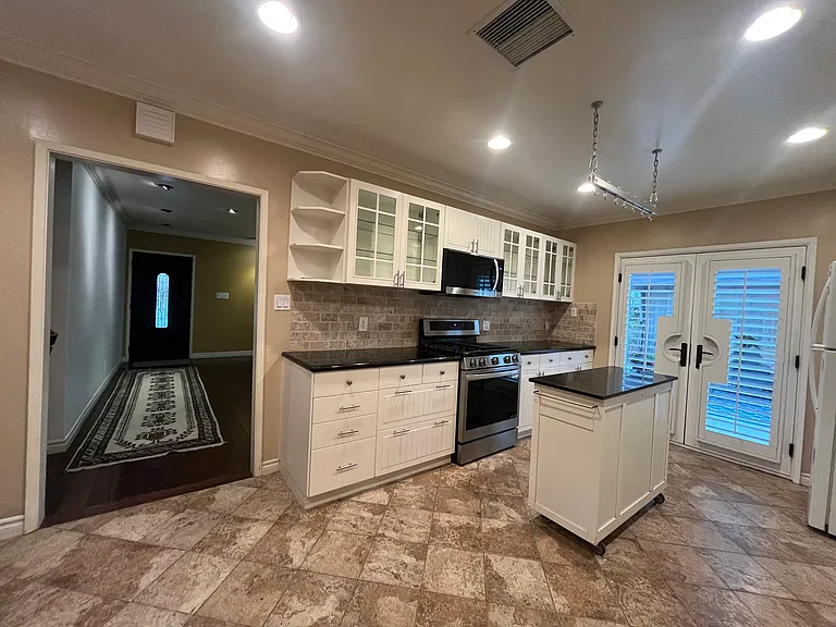 3735 W Sherringham Ave — Photo 8