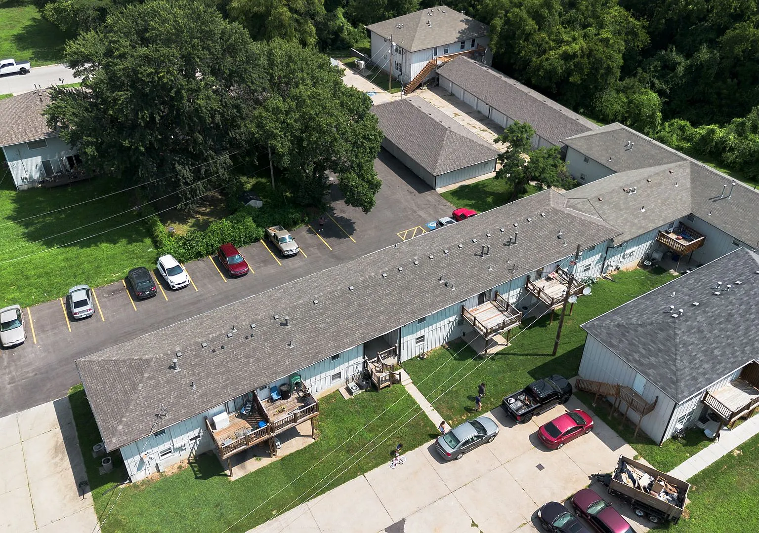 Creekside Apartments — Photo 2