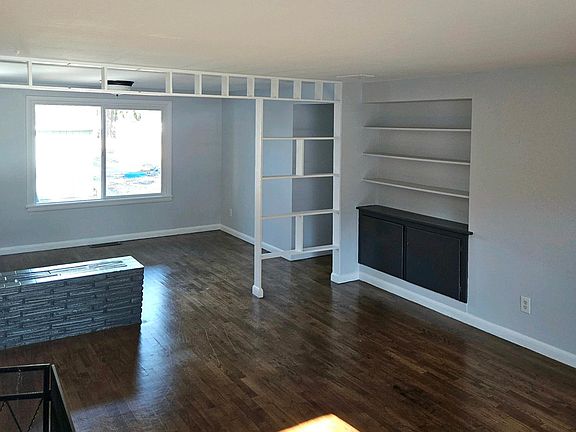 3rd image of 18621 1st Avenue Ct S