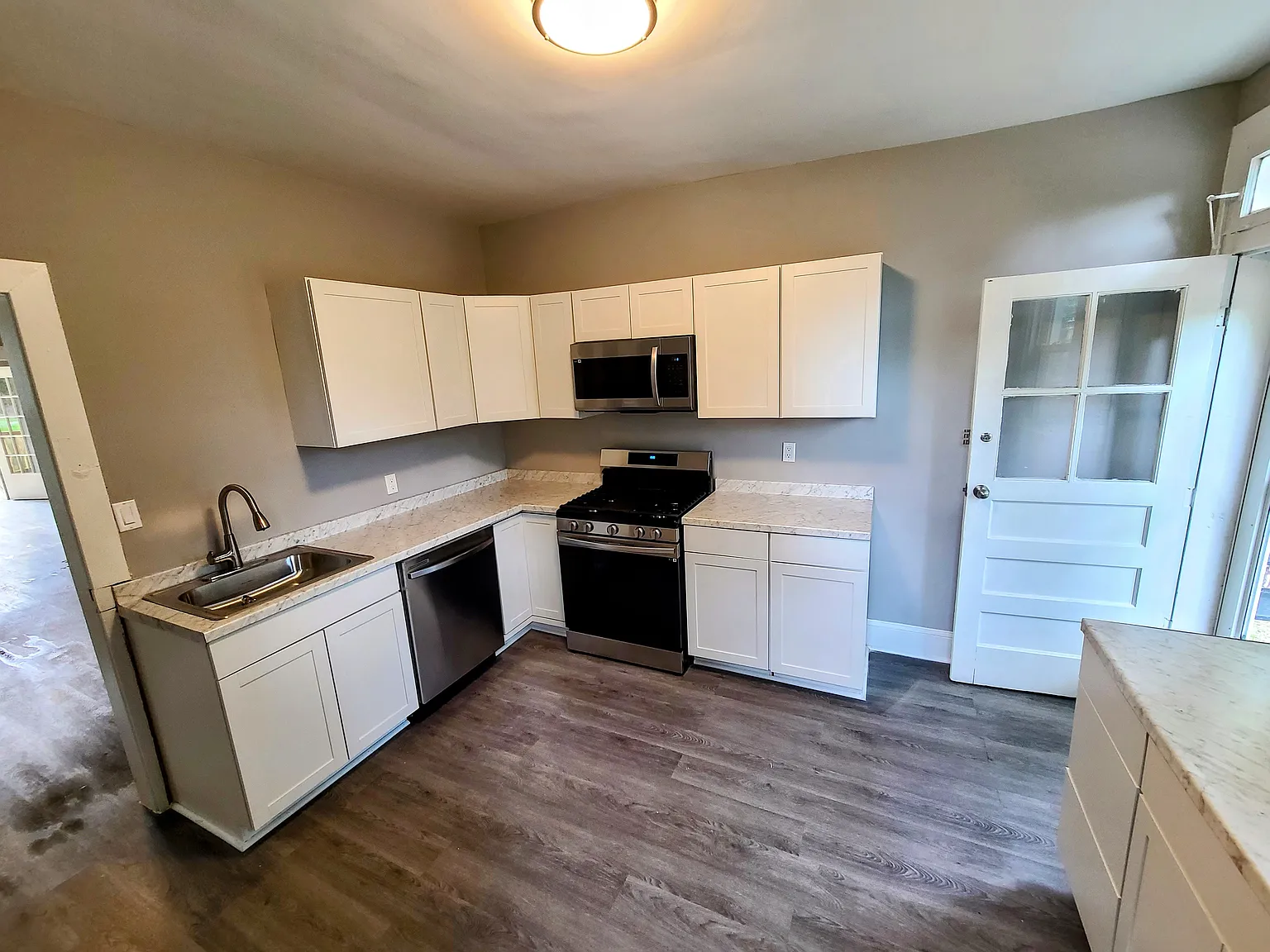 2 bed, 1275 sqft, $2,200 — Photo 3