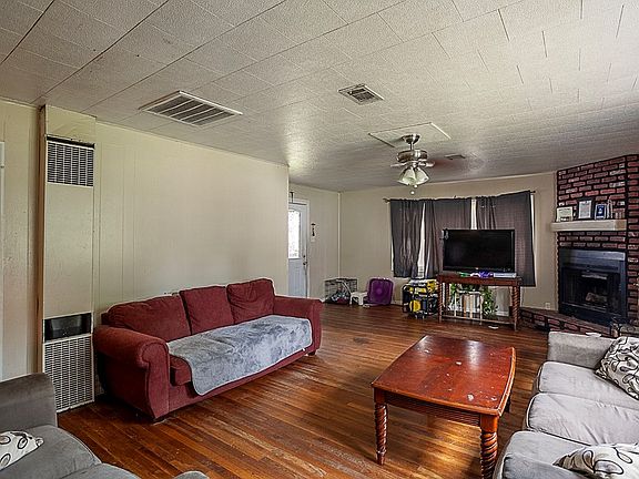 2nd image of 415 Pampa St