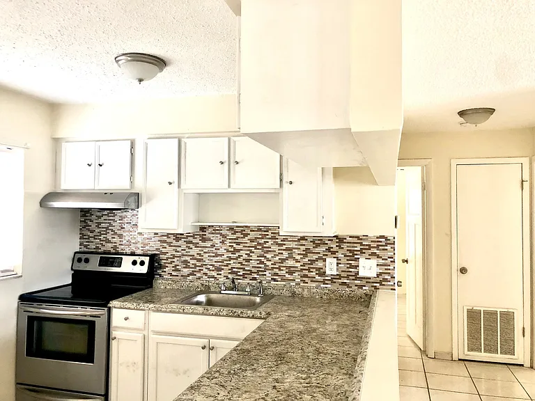 204 La Paz Dr — Photo 4