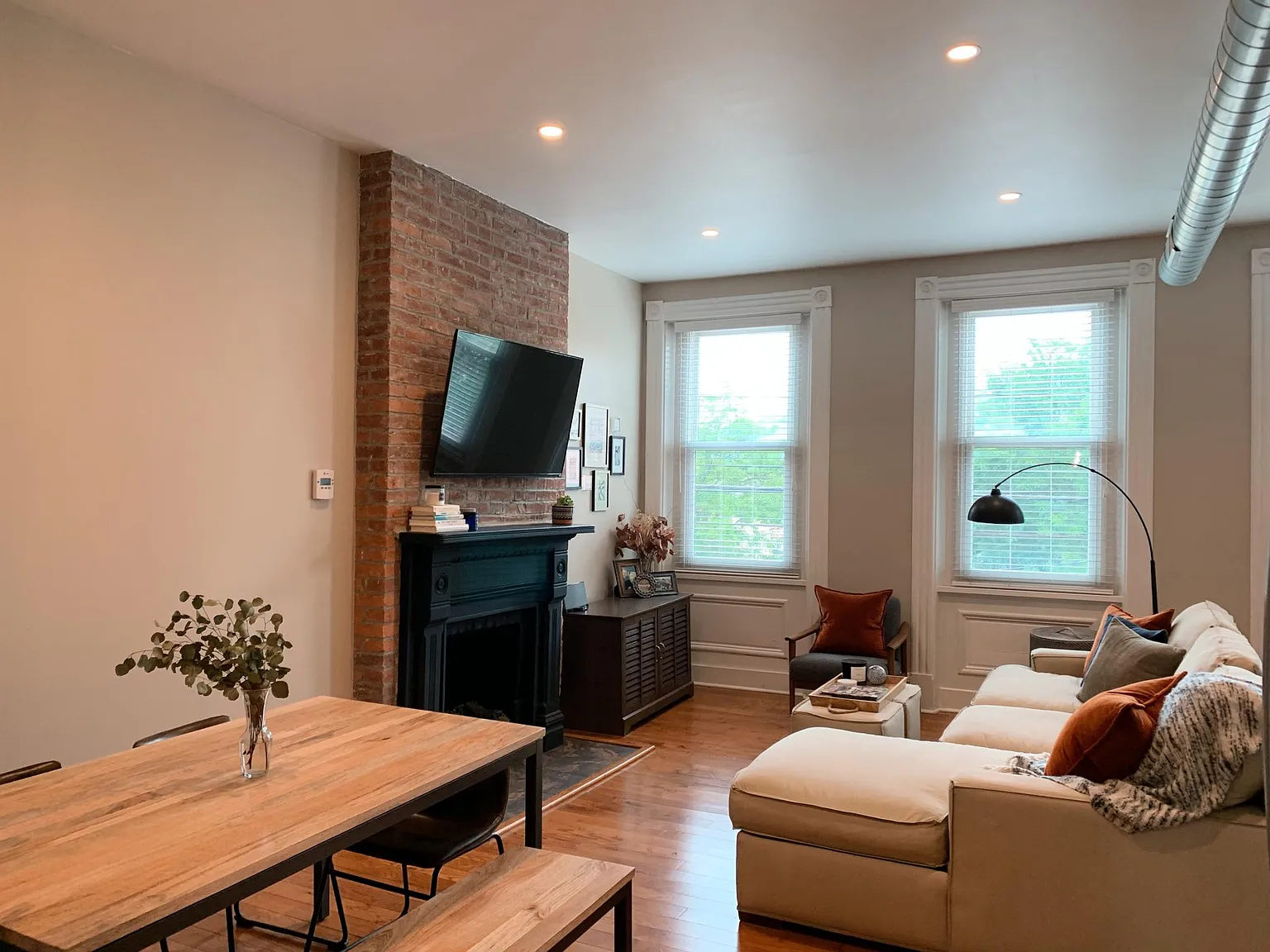 5158 Butler St APT 1 photo 1