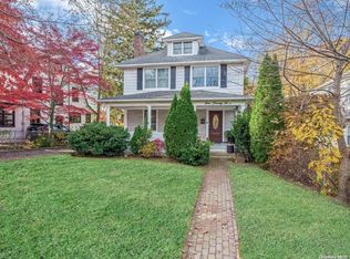 124 Hampshire Rd, Great Neck, NY 11023